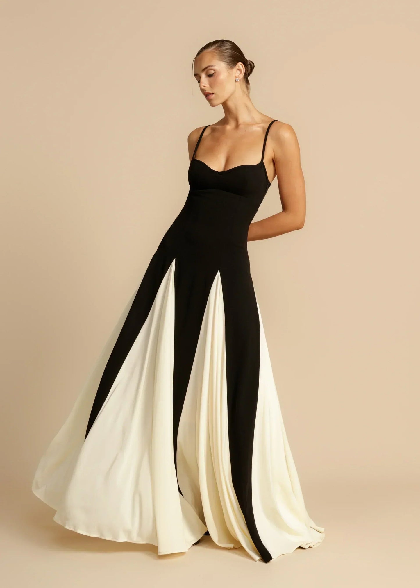 Oshrit™ | Elegant Contrast Ruffles Maxi Dress 4
