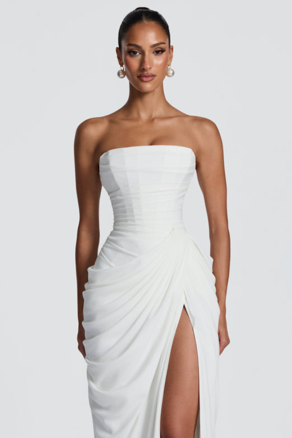 Guusje | Flowing Pleated Maxi Dress with V-Neck for Women