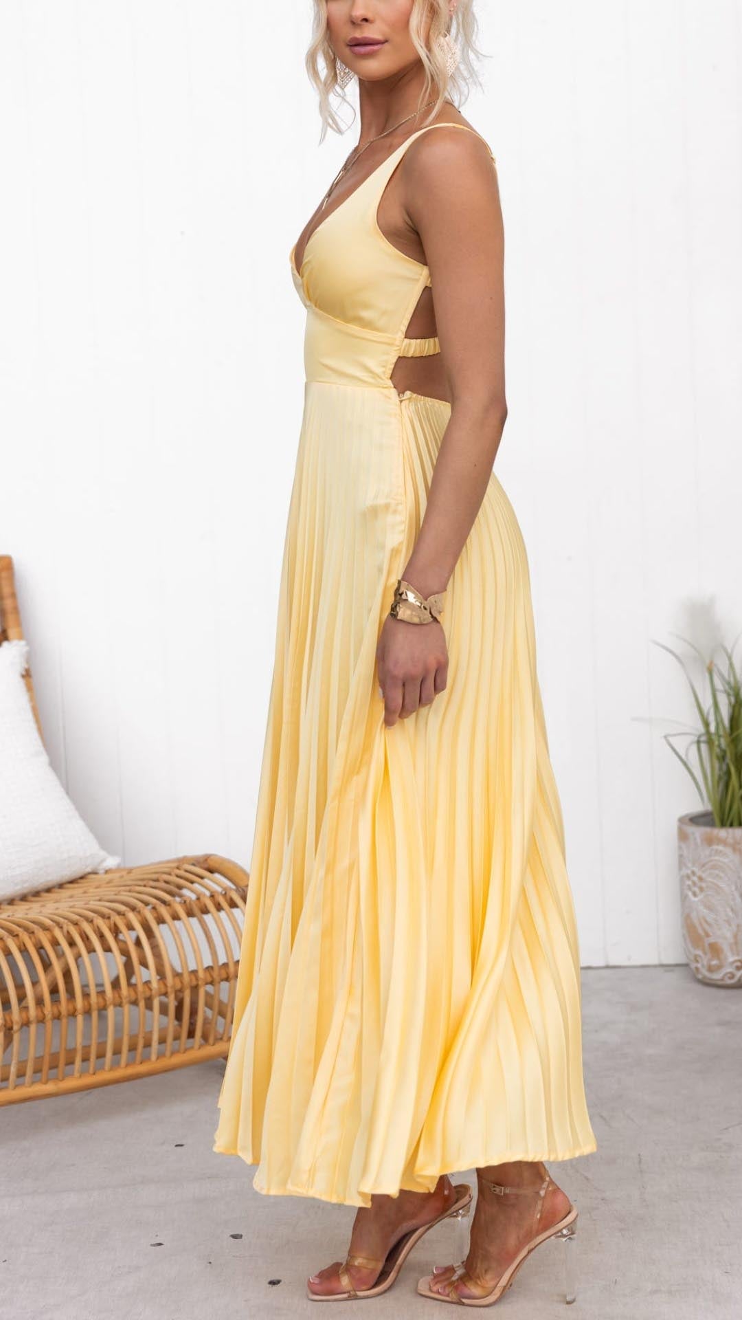 Malka™ | Pleated V-Neck Maxi Dress 2