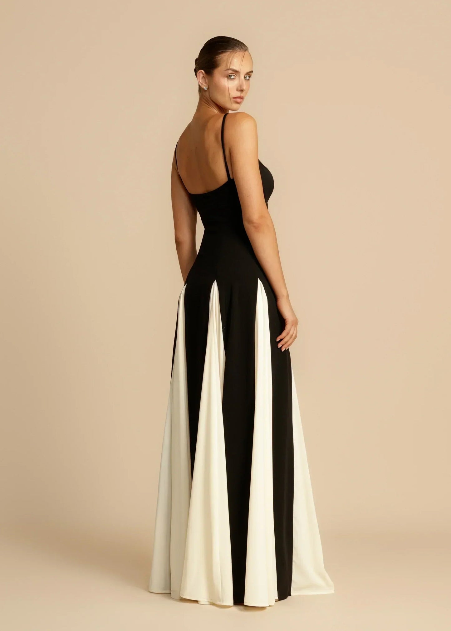 Oshrit™ | Elegant Contrast Ruffles Maxi Dress 3