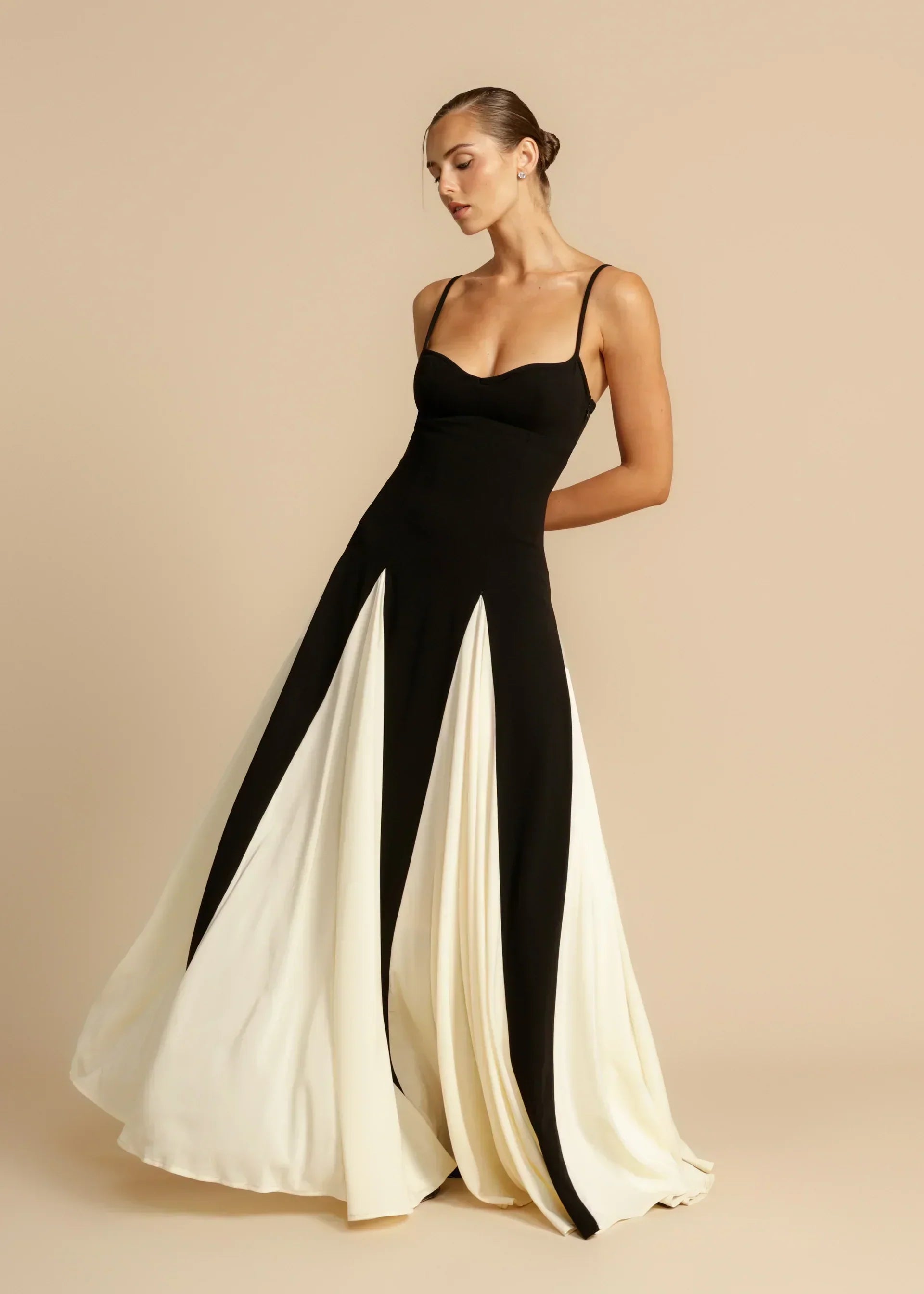 Oshrit™ | Elegant Contrast Ruffles Maxi Dress 4