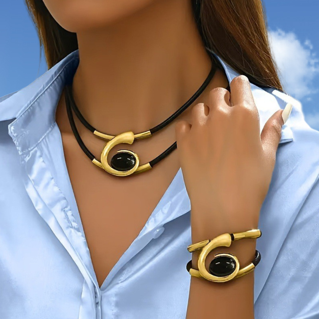 Solène™ | Black and gold oval set 0